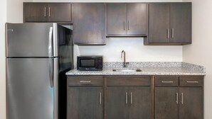 Suite, 1 King Bed with Sofa bed, Non Smoking (Efficiency) - Coral Pointe Sarasota, an Ascend Collection Hotel (Sarasota)