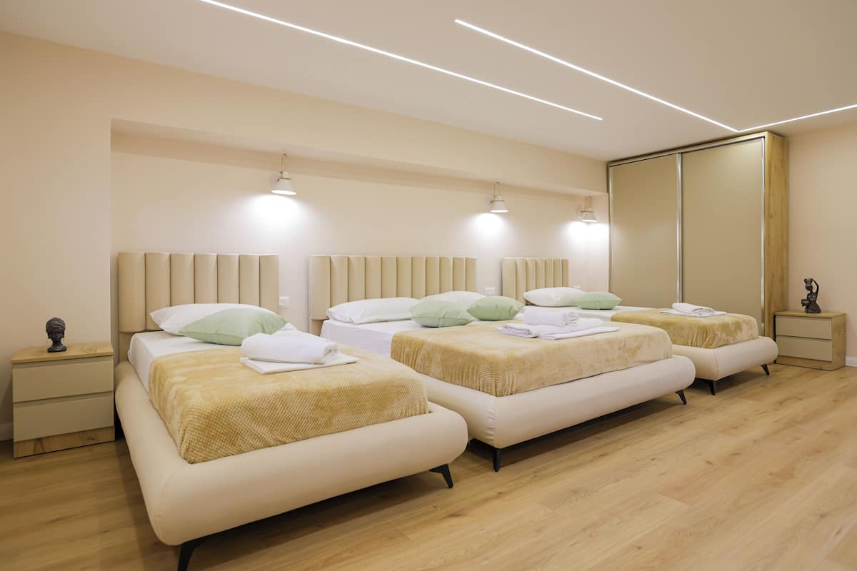 Luxury Duplex, 1 Bedroom, Beachside | 1 bedroom, Frette Italian sheets, premium bedding, in-room safe