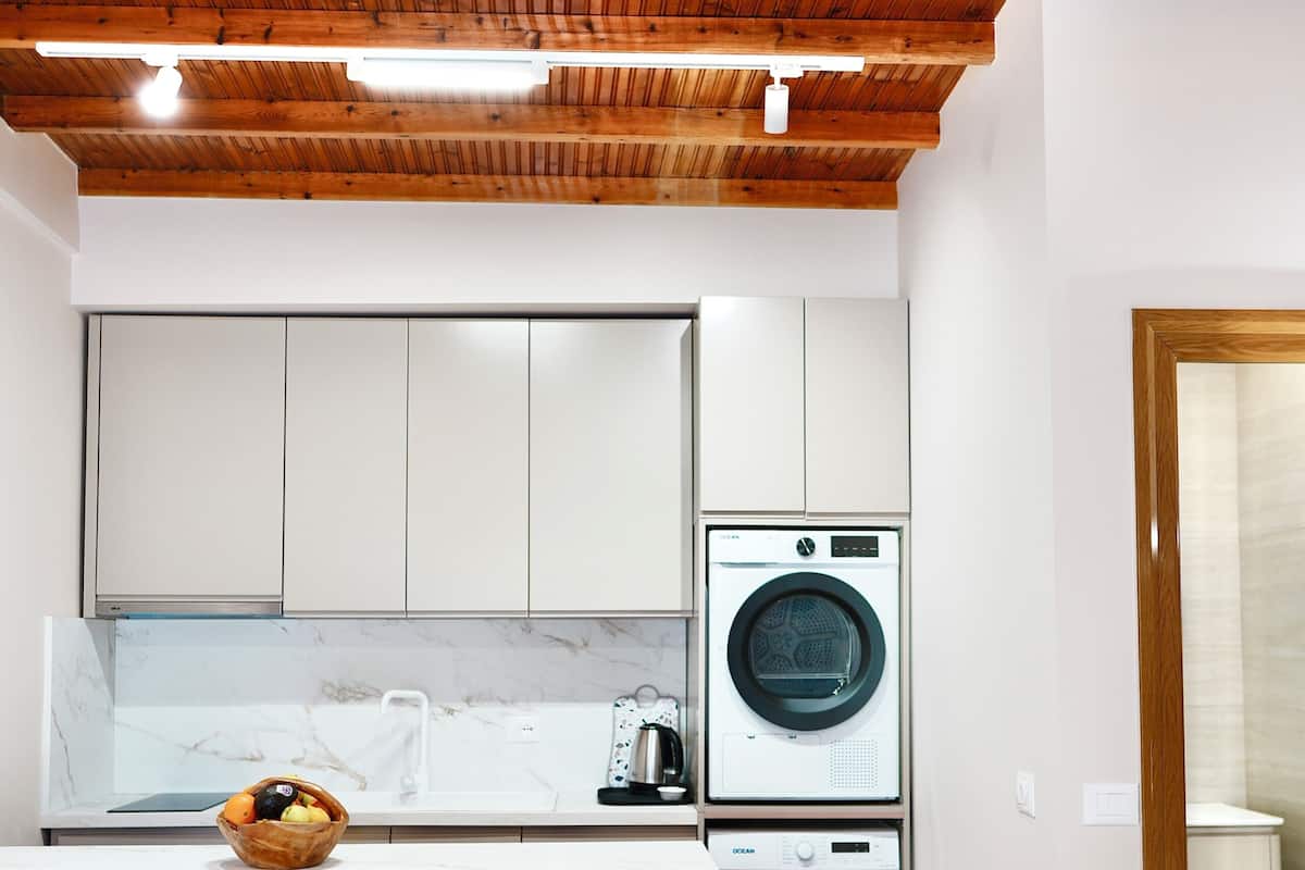 Suite Deluxe, 2 habitaciones, balcón | Sábanas italianas Frette, ropa de cama de alta calidad, caja fuerte