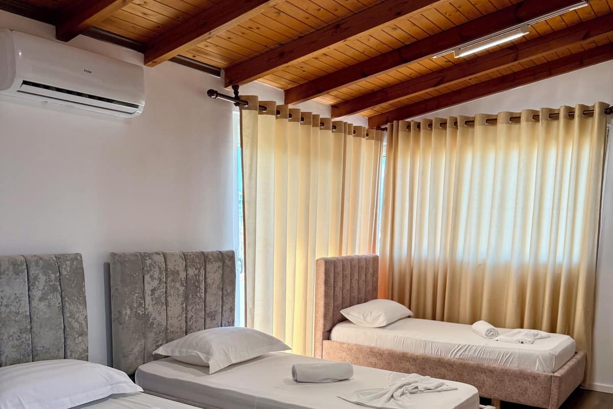 Deluxe Apartment, Balcony, City View | Frette Italian sheets, premium bedding, in-room safe