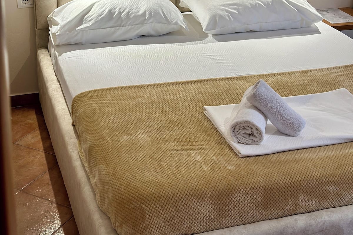 1 Schlafzimmer, italienische Bettbezüge von Frette