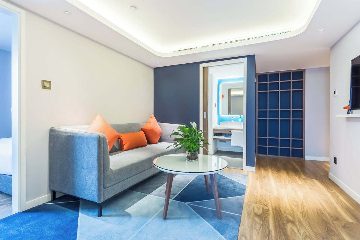 Suite, 2 Schlafzimmer | Hochwertige Bettwaren, Daunenbettdecken, Zimmersafe, Schreibtisch