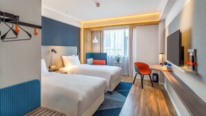 A hotel room with two beds, a desk with a chair, a TV, and a small table with a lamp. - Holiday Inn Express Xi'An Ancient Town West by IHG (Xi'an)