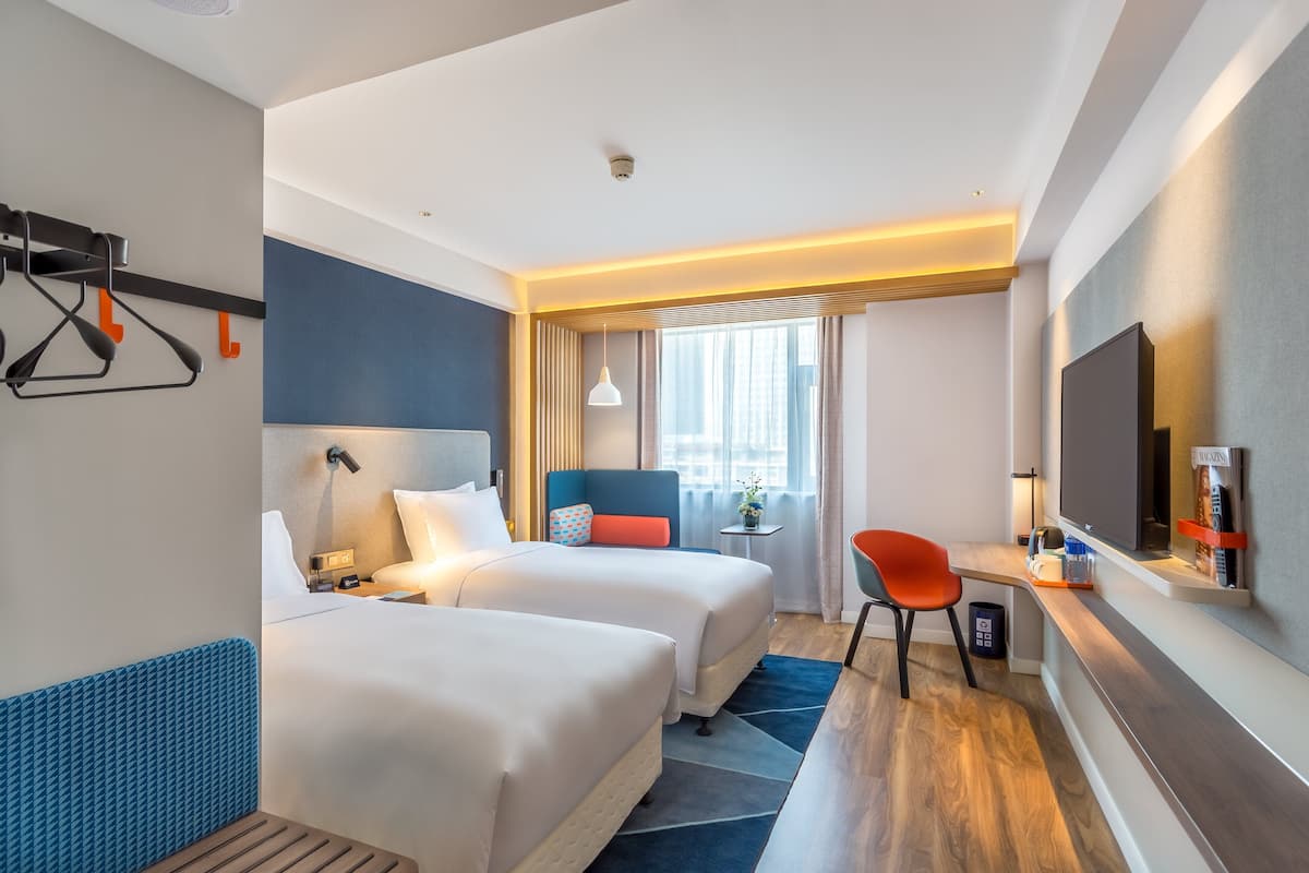 Premium bedding, down comforters, in-room safe, individually decorated