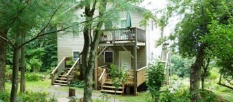 Mountain_roots_lodging