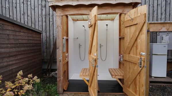 Cabin | Bathroom shower