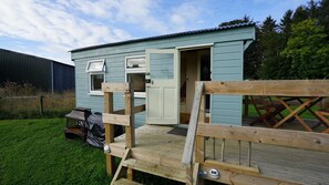 Cabin | Property entrance