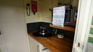 Cabin | Private kitchen | Fridge, oven, stovetop, electric kettle