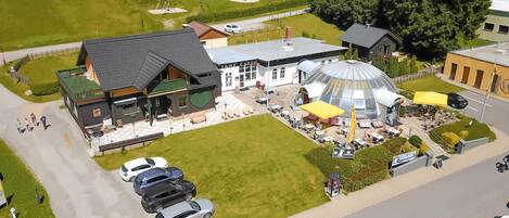 المنشأة من الخارج