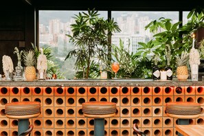 Se sirven cenas y happy hour