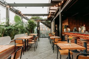 Rooftop terrace - The Somos Beats Hotel & Rooftop (Medellín)