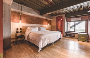 Hypo-allergenic bedding, down duvets, pillow-top beds, minibar - The Somos Beats Hotel & Rooftop (Medellín)