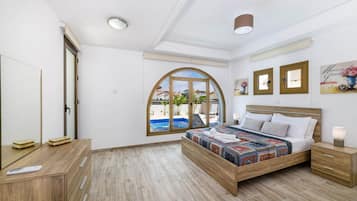 3 chambres, coffres-forts dans les chambres, fer et planche Ă repasser