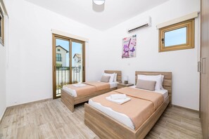 3 chambres, coffre-fort, fer et planche à repasser