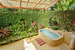 더블룸 (Bali) | 욕실 | 무료 세면용품, 헤어드라이어, 타월, 비누