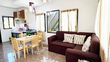 TV connectée, lecteur de DVD, chaîne hi-fi