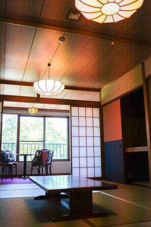 In-room safe, free WiFi - Ryokan Kazenomori (Sakai)