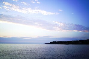 A coastal view with calm waters and a distant shoreline. - Ryokan Kazenomori (Sakai)