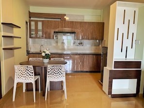 Apartment, 2 Bedrooms | Private kitchen | Stovetop, electric kettle, cookware/dishes/utensils