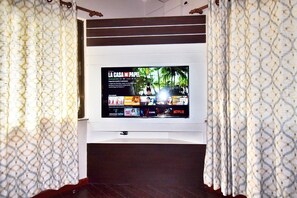 Apartment, 1 Bedroom | 1 bedroom, individually decorated, individually furnished, desk