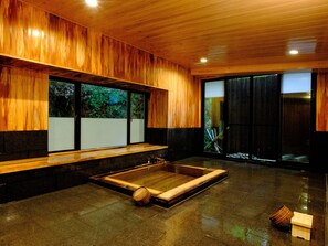 In-room safe, desk, blackout curtains, free WiFi - Misasaonsen Kouraku (Misasa)