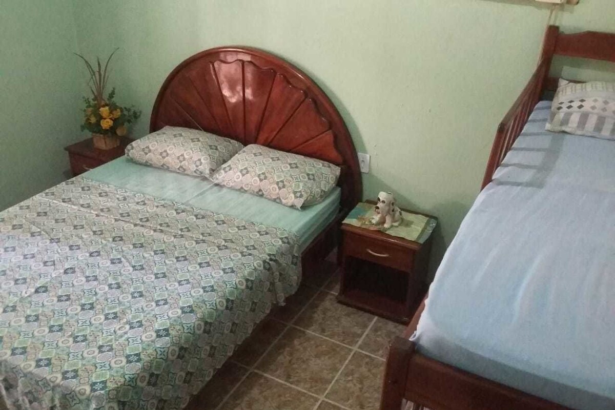 Iron/ironing board, free WiFi, bed sheets
