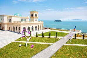 เครื่องนอนระดับพรีเมียม, ผ้าม่านกันแสง, ผ้าปูที่นอน