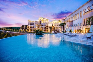 Premium bedding, blackout curtains, bed sheets - Sol Beach Jindo (Jindo)