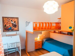 3 bedrooms, desk, soundproofing, iron/ironing board
