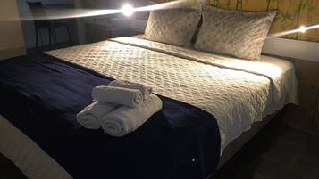 Superior-huone | Pimennysverhot, silitysrauta/-lauta, lisävuoteet, ilmainen Wi-Fi