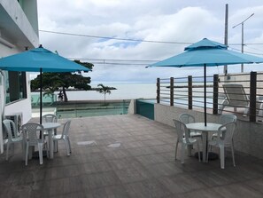 Outdoor pool, open 7:00 AM to 10:00 PM, pool umbrellas, sun loungers - CasaMar Pousada (Paulista)