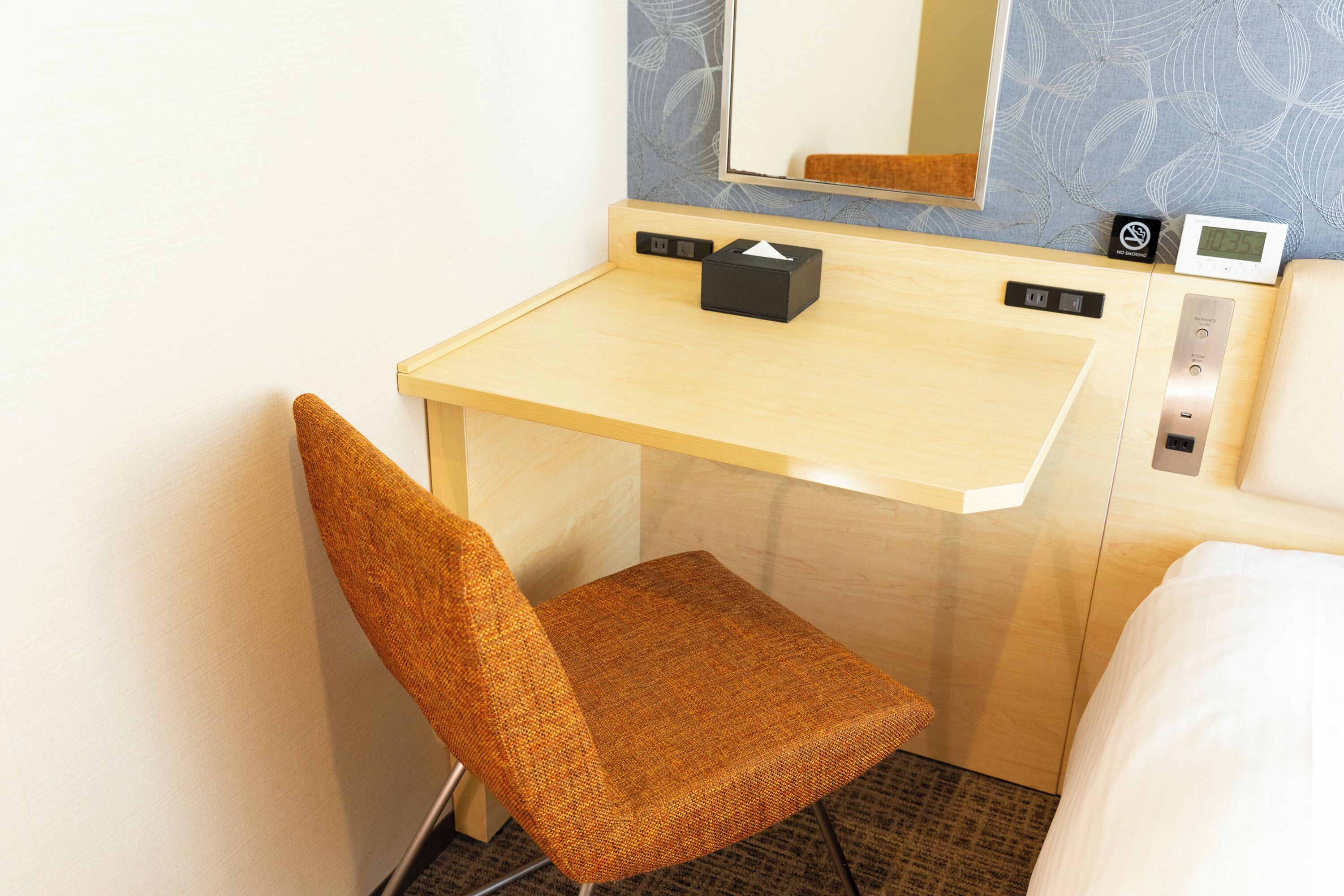 1 bedroom, desk, free wifi, bed sheets