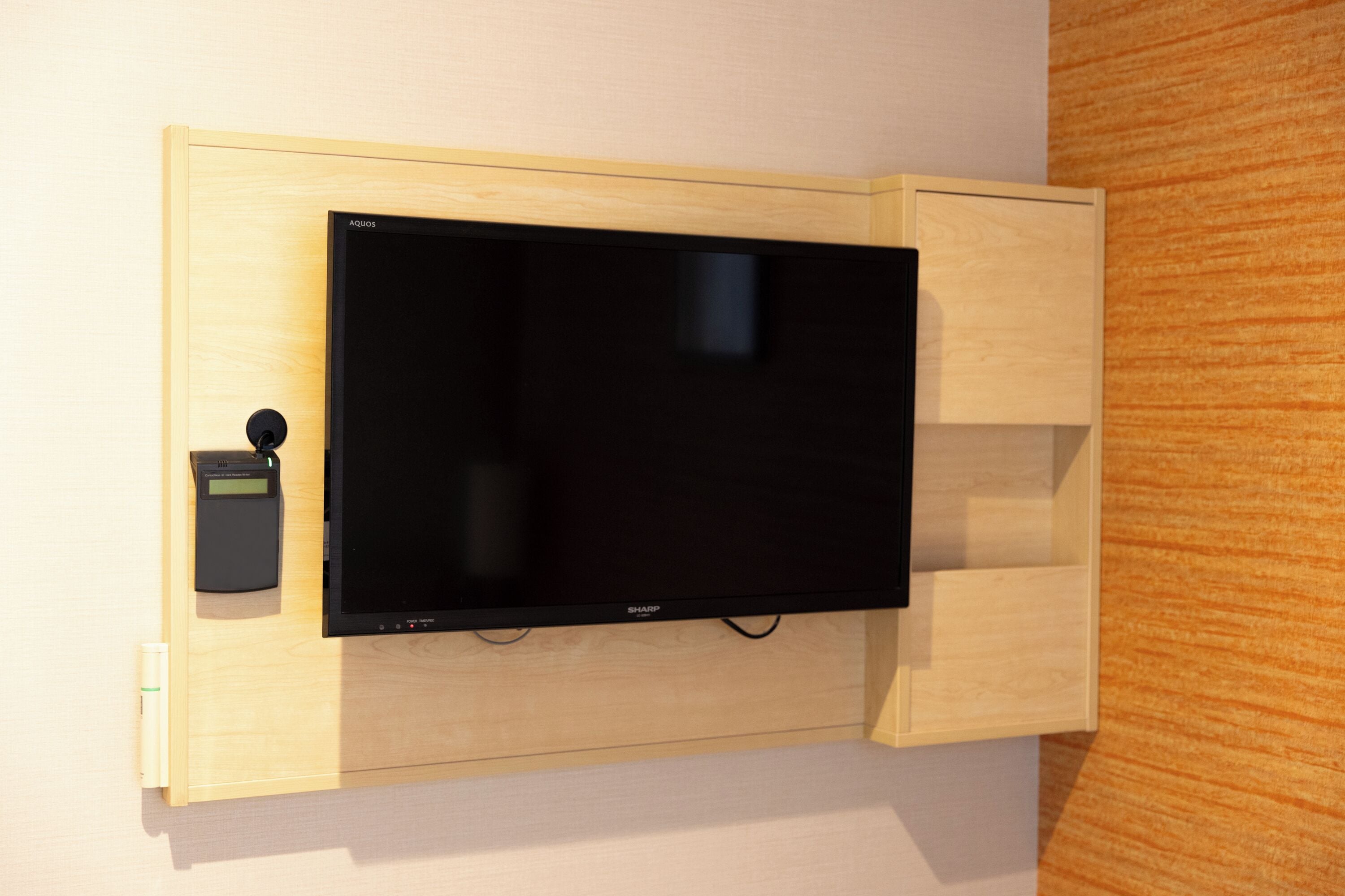 1 bedroom, desk, free wifi, bed sheets