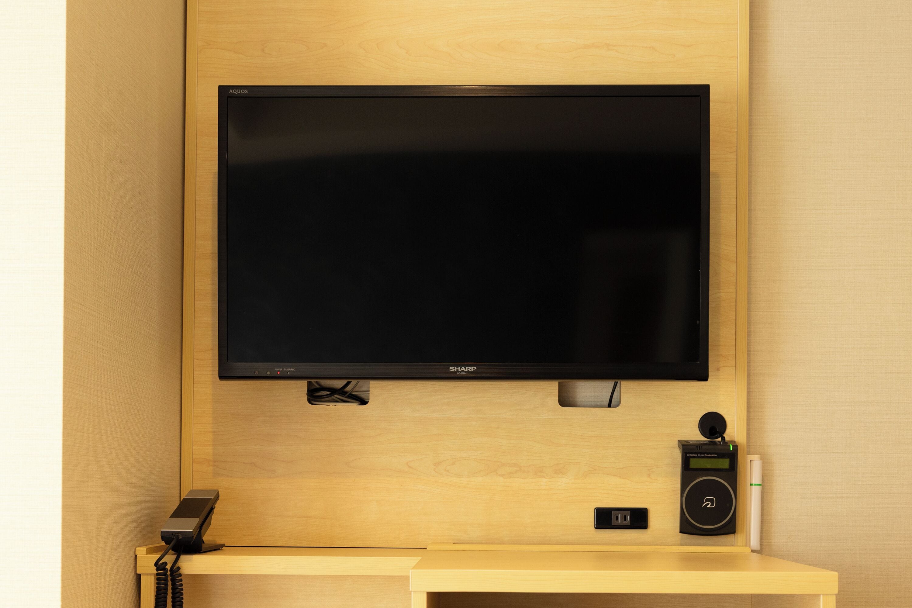 1 bedroom, desk, free wifi, bed sheets