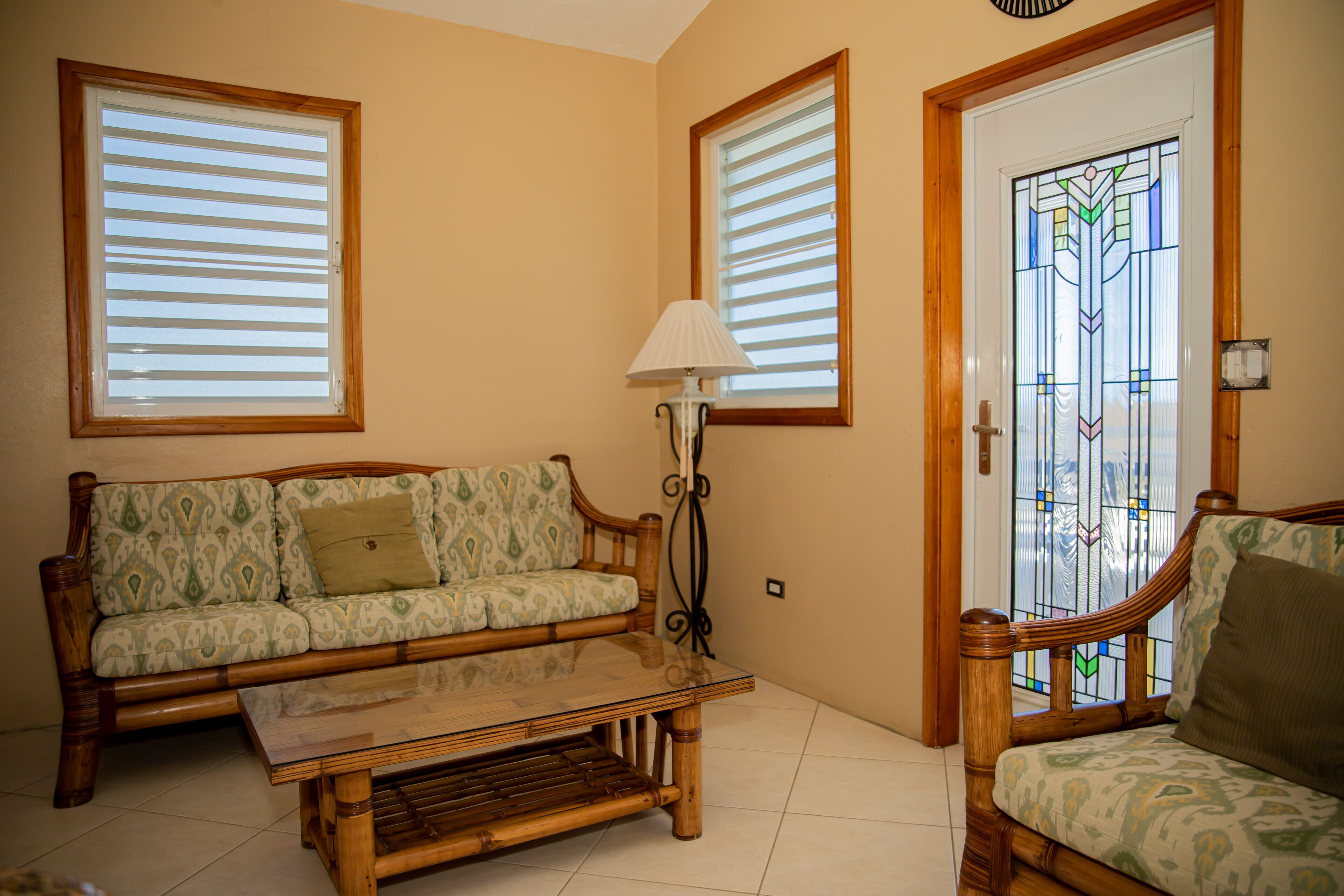 32-inch LED TV with cable channels, TV