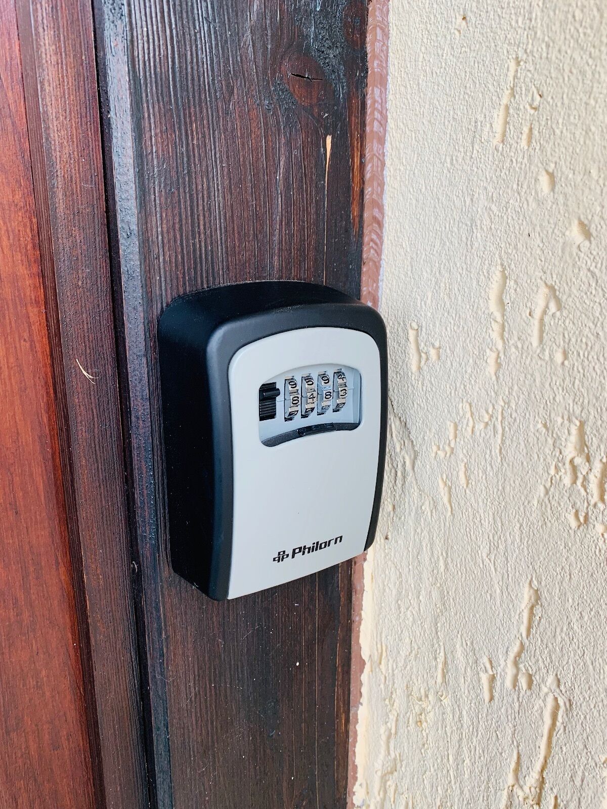 A black and white door lock with the brand name "Philorn" visible.