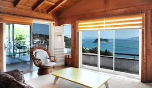 Room (A) | Living area | Flat-screen TV