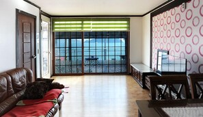 Rom (C) | Oppholdsområde | Flatskjerm-TV