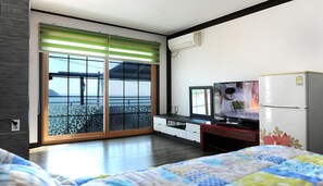 Room (D) | Free WiFi