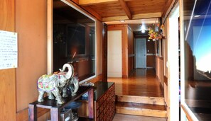 Room (A) | Living area | Flat-screen TV