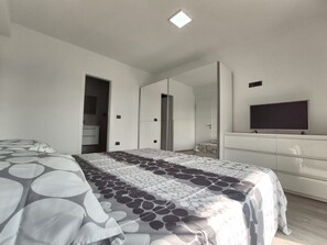 4 chambres, fer et planche à repasser, Wi-Fi gratuit, draps fournis