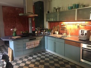 Kühlschrank, Ofen, Herdplatte, Geschirrspüler