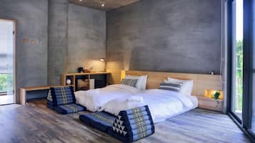 Deluxe Twin Room (Fari) | Free minibar, individually decorated, desk, laptop workspace