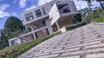 ูุงุฌูุฉ ุงูู
ูุดุฃุฉ