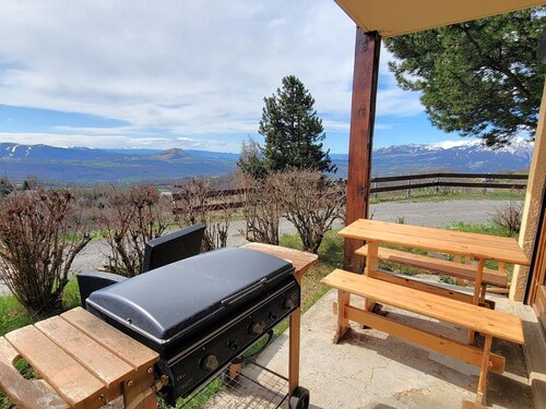 Ground Floor Apartment, South-Facing Terrace, Near Station, Sleeps 5
