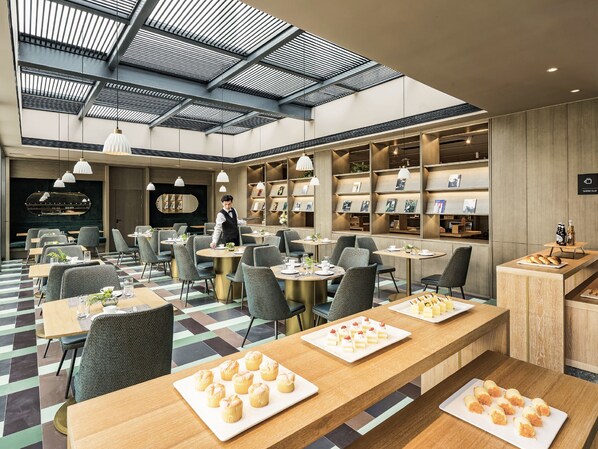 Daily buffet breakfast for a fee