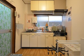 單棟房屋 | 私人小型廚房 | 雪櫃、微波爐、爐具、廚房用具/餐具/器皿