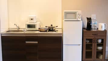 Fridge, microwave, stovetop, coffee/tea maker