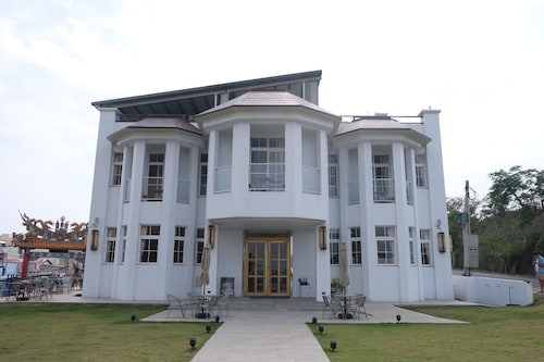 Loju Castle Inn