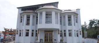Loju Castle Inn